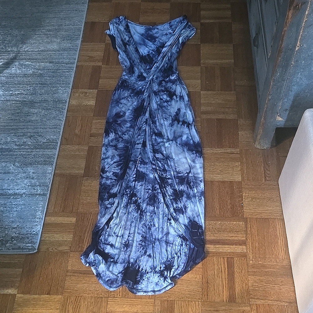 INDIGO/WHITE TIE DYE SHORT SLEEVE WRAP DESIGN MAXI DRESS